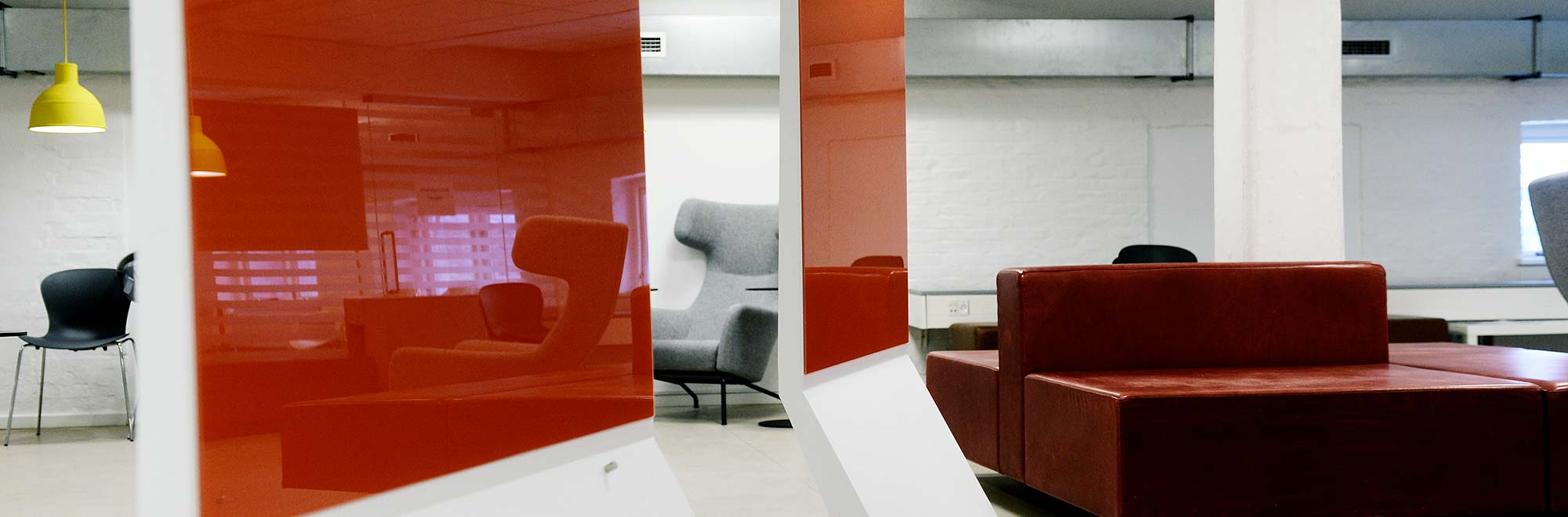 Porcelænshaven indenfor i loungeområde