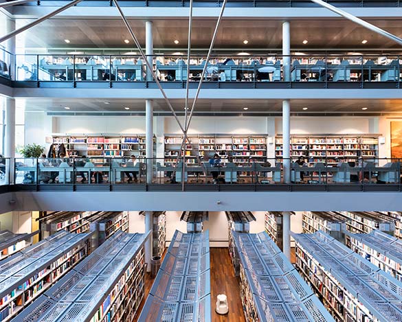 Solbjergplads indenfor på biblioketet